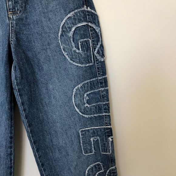 GUESS Originals Relaxed High-Waisted Jeans - Picture 3 of 8